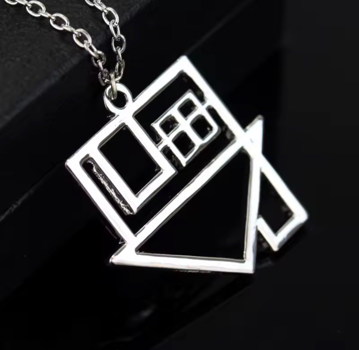 the neighbourhood necklace - Image 2